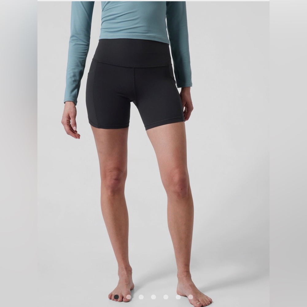 athleta 5" salutation shorts